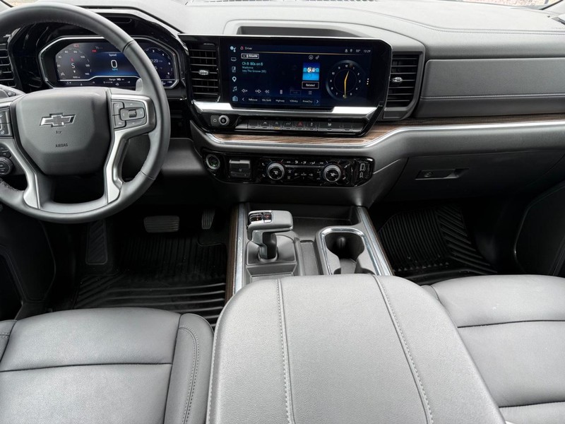 Chevrolet Silverado 1500 Vehicle Full-screen Gallery Image 11