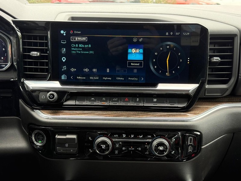 Chevrolet Silverado 1500 Vehicle Full-screen Gallery Image 12