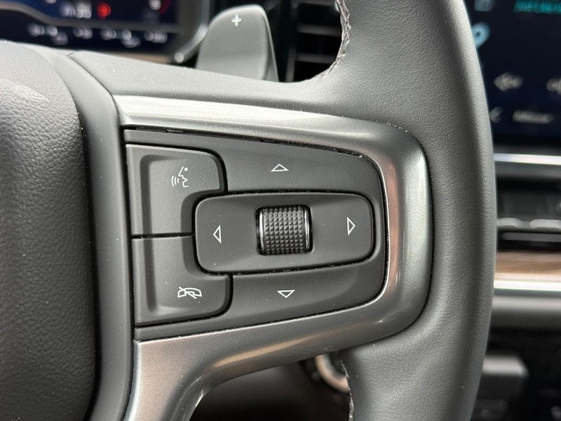 Chevrolet Silverado 1500 Vehicle Full-screen Gallery Image 17