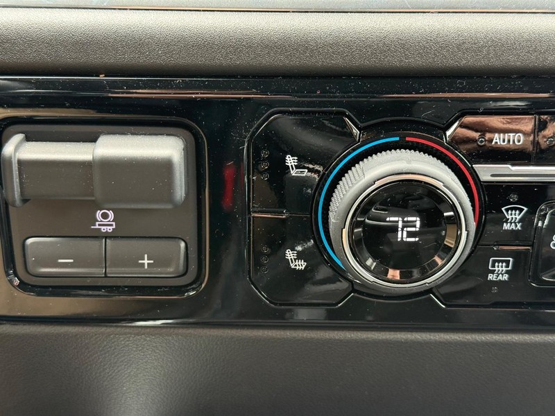 Chevrolet Silverado 1500 Vehicle Full-screen Gallery Image 20