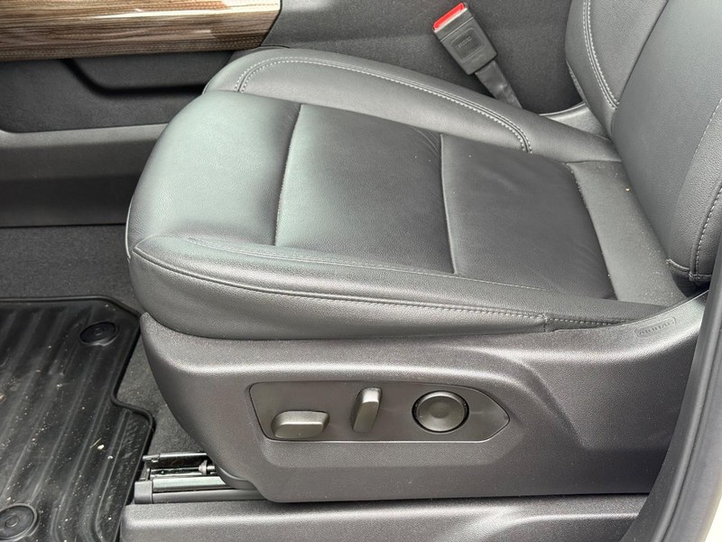 Chevrolet Silverado 1500 Vehicle Full-screen Gallery Image 22