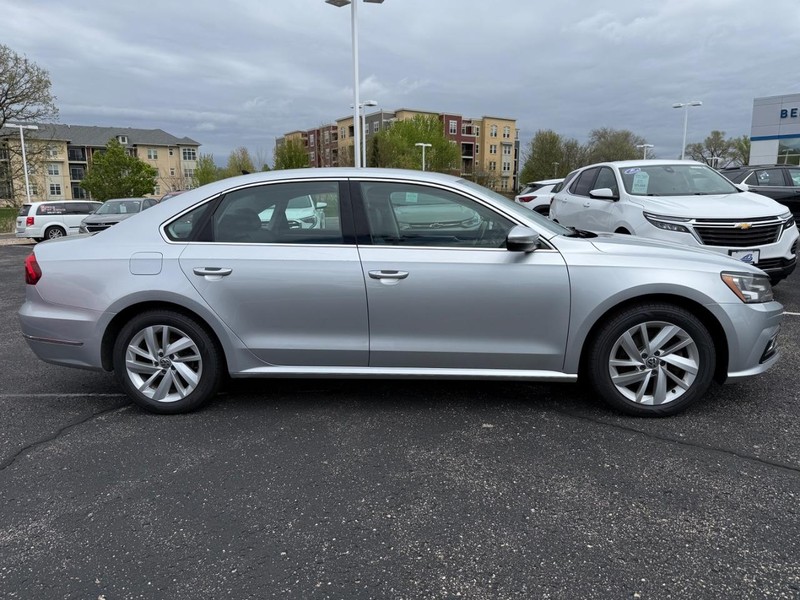 Volkswagen Passat Vehicle Image 02