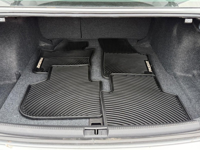 Volkswagen Passat Vehicle Image 05