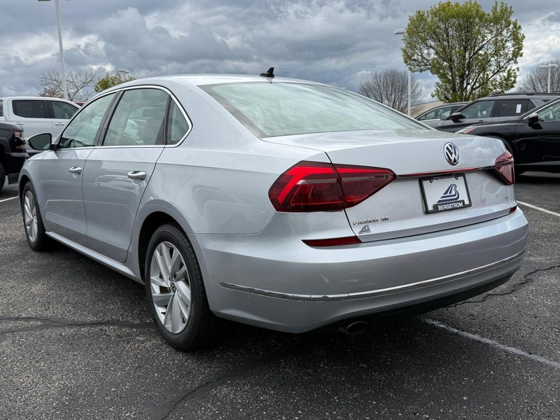 Volkswagen Passat Vehicle Image 06
