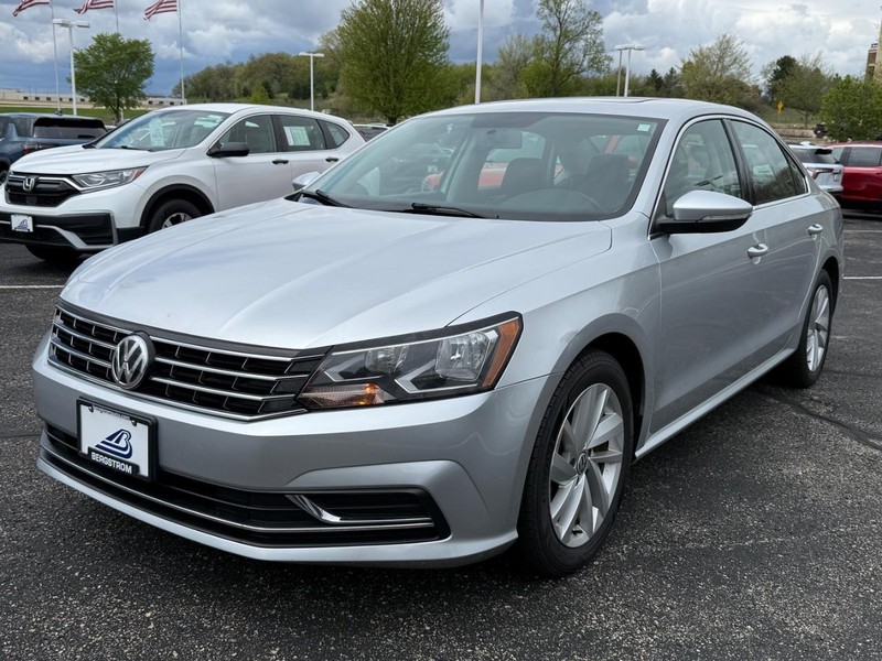 Volkswagen Passat Vehicle Image 08