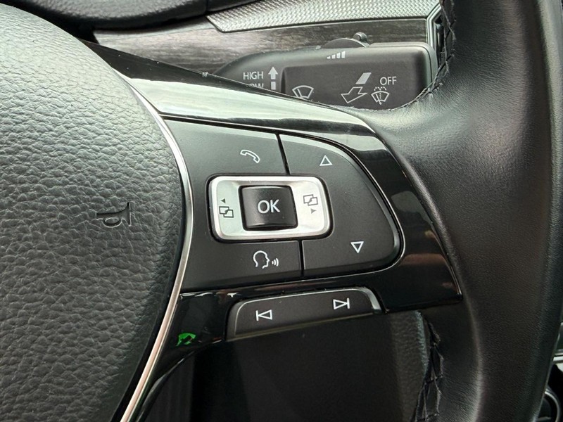 Volkswagen Passat Vehicle Image 17