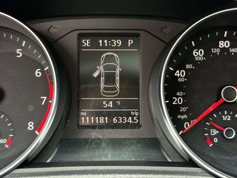 Volkswagen Passat Vehicle Image 18
