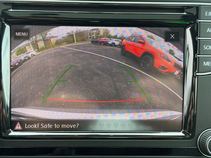 Volkswagen Passat Vehicle Image 19
