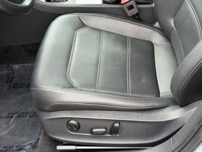 Volkswagen Passat Vehicle Image 22