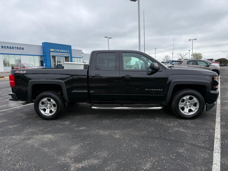 Chevrolet Silverado 1500 Vehicle Image 02