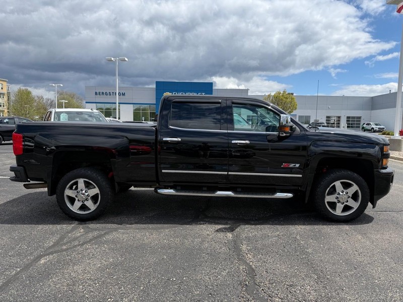Chevrolet Silverado 2500HD Built After Aug 14 Vehicle Image 02