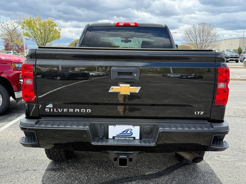 Chevrolet Silverado 2500HD Built After Aug 14 Vehicle Image 04