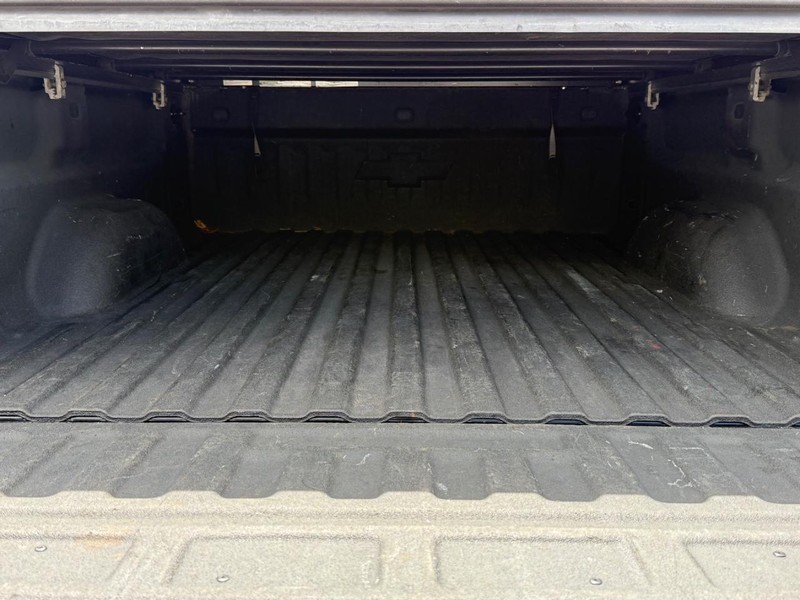 Chevrolet Silverado 2500HD Built After Aug 14 Vehicle Image 05