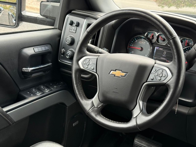 Chevrolet Silverado 2500HD Built After Aug 14 Vehicle Image 13