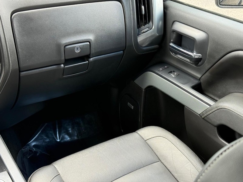 Chevrolet Silverado 2500HD Built After Aug 14 Vehicle Image 14