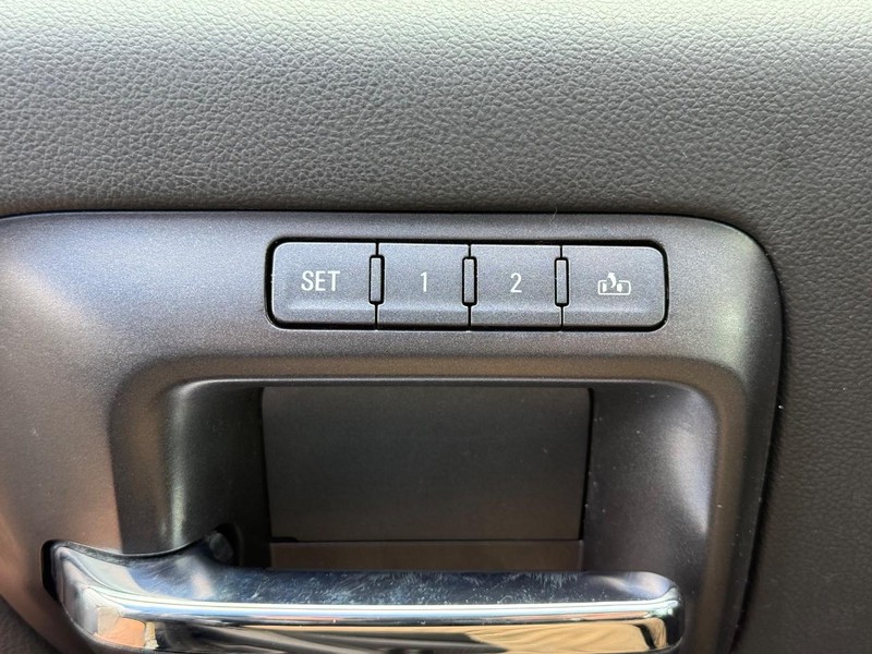 Chevrolet Silverado 2500HD Built After Aug 14 Vehicle Image 15