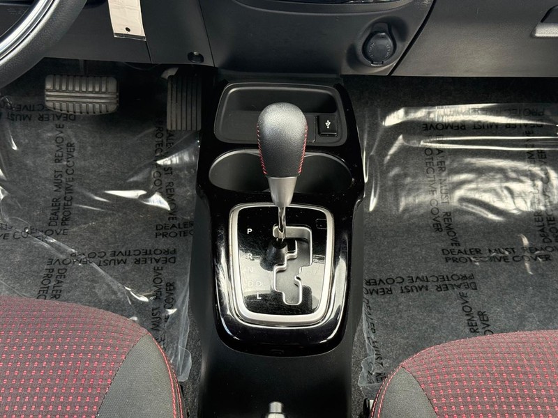 Mitsubishi Mirage Vehicle Image 14