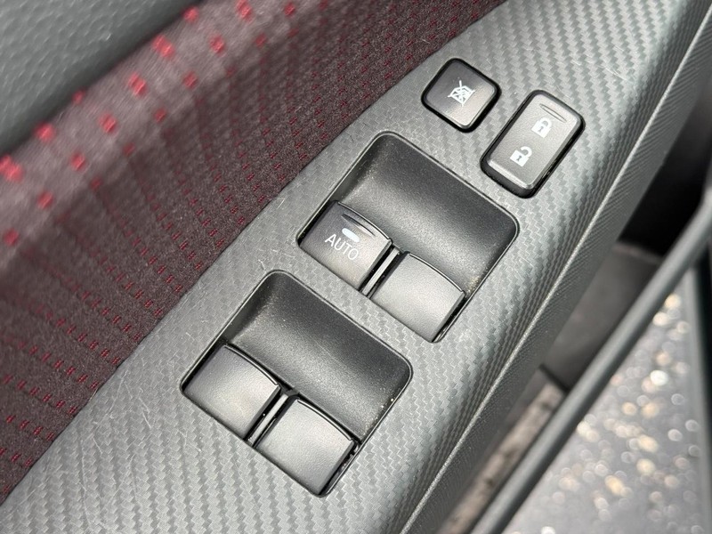 Mitsubishi Mirage Vehicle Image 21