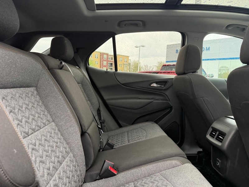 Chevrolet Equinox Vehicle Image 10