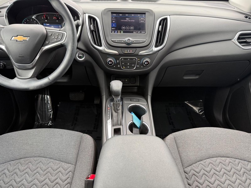 Chevrolet Equinox Vehicle Image 11