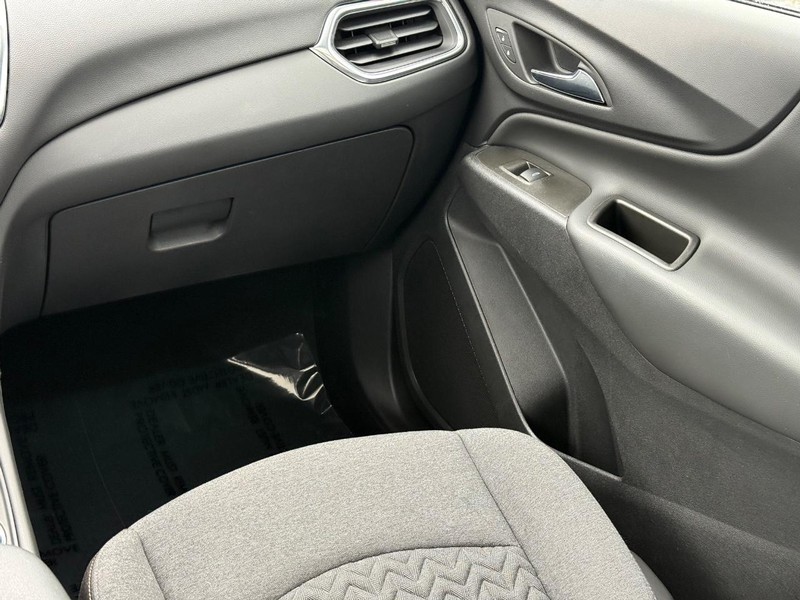 Chevrolet Equinox Vehicle Image 15