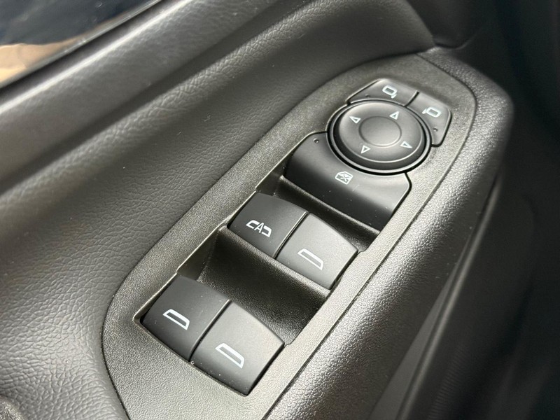 Chevrolet Equinox Vehicle Image 21