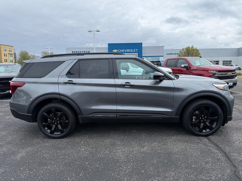 Ford Explorer Vehicle Image 02