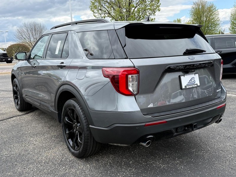 Ford Explorer Vehicle Image 06