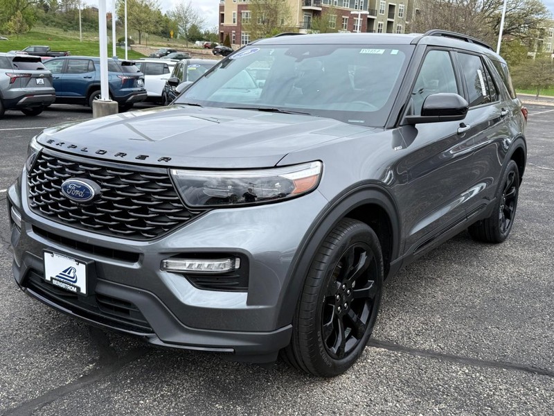 Ford Explorer Vehicle Image 08