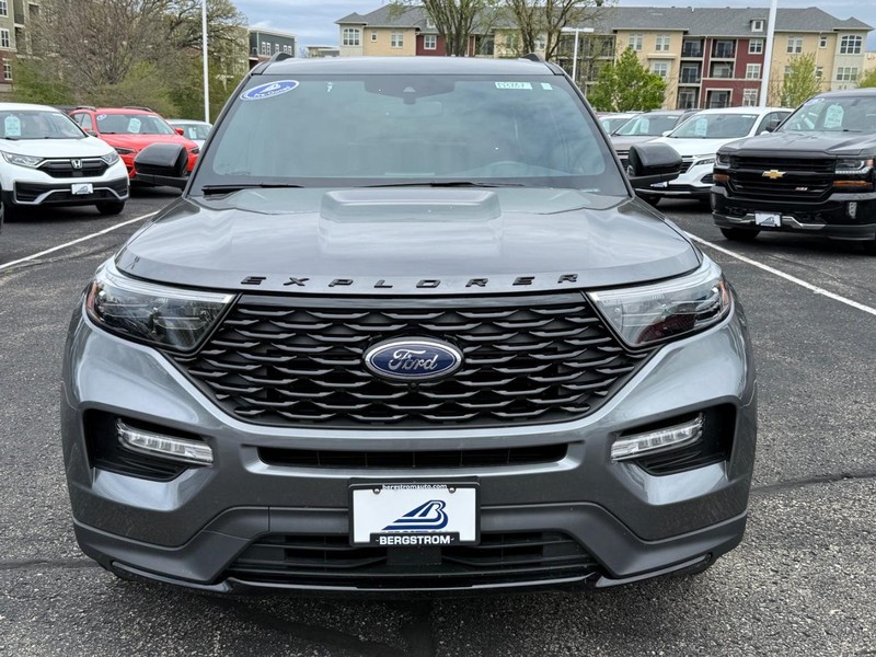 Ford Explorer Vehicle Image 09