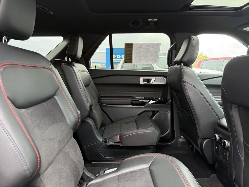 Ford Explorer Vehicle Image 10