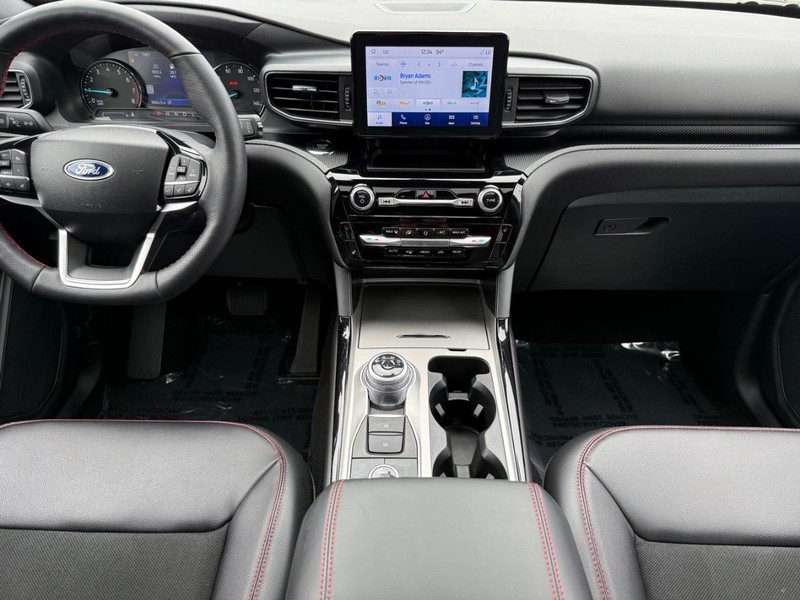 Ford Explorer Vehicle Image 11