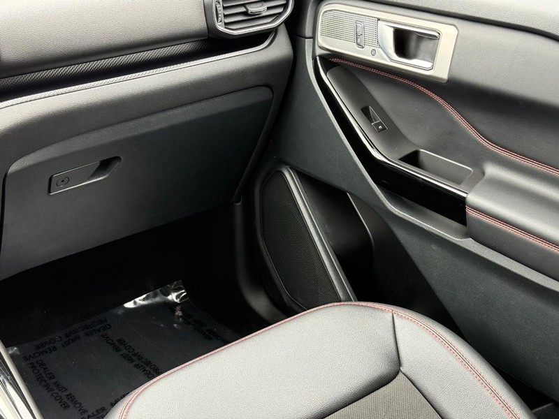 Ford Explorer Vehicle Image 16