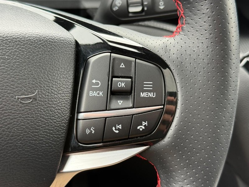 Ford Explorer Vehicle Image 18