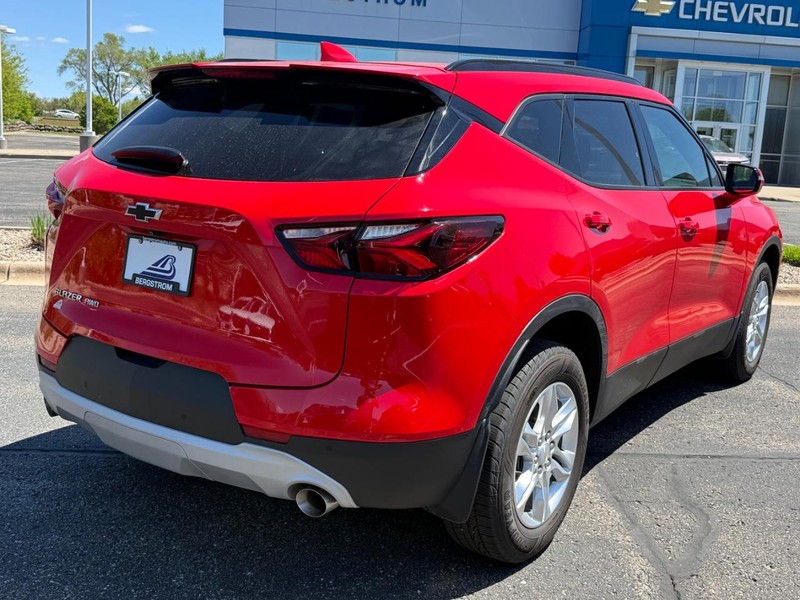 Chevrolet Blazer Vehicle Full-screen Gallery Image 03