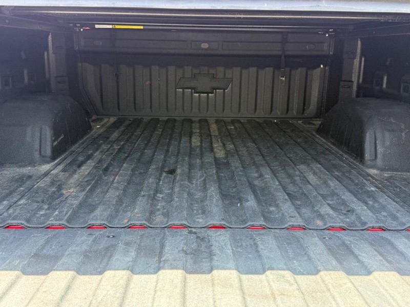 Chevrolet Silverado 1500 Vehicle Full-screen Gallery Image 05