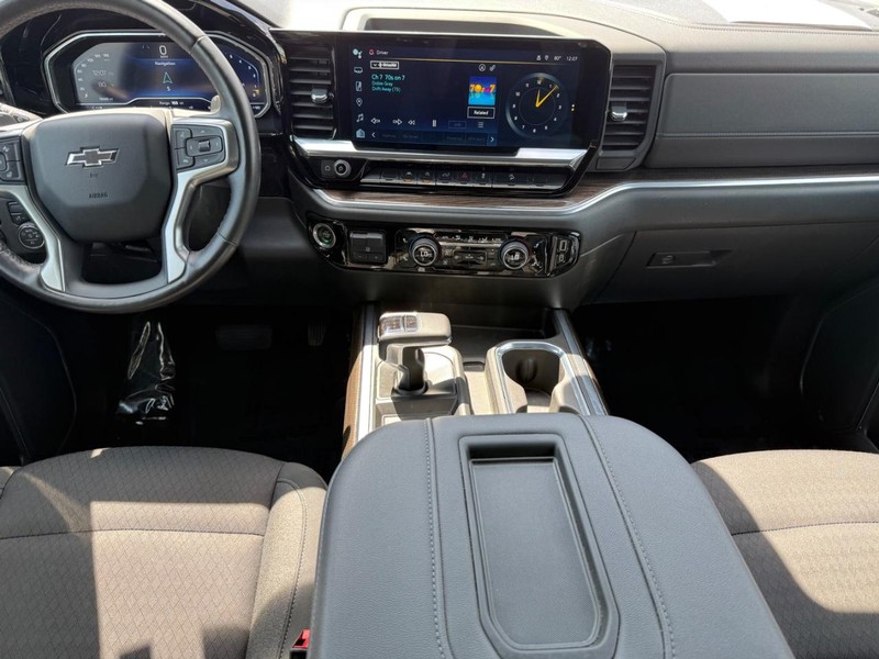 Chevrolet Silverado 1500 Vehicle Full-screen Gallery Image 11