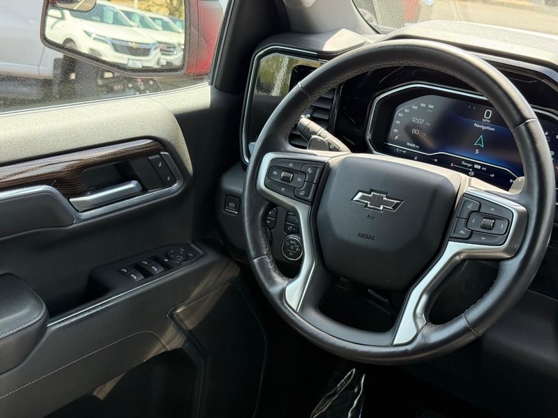 Chevrolet Silverado 1500 Vehicle Full-screen Gallery Image 15
