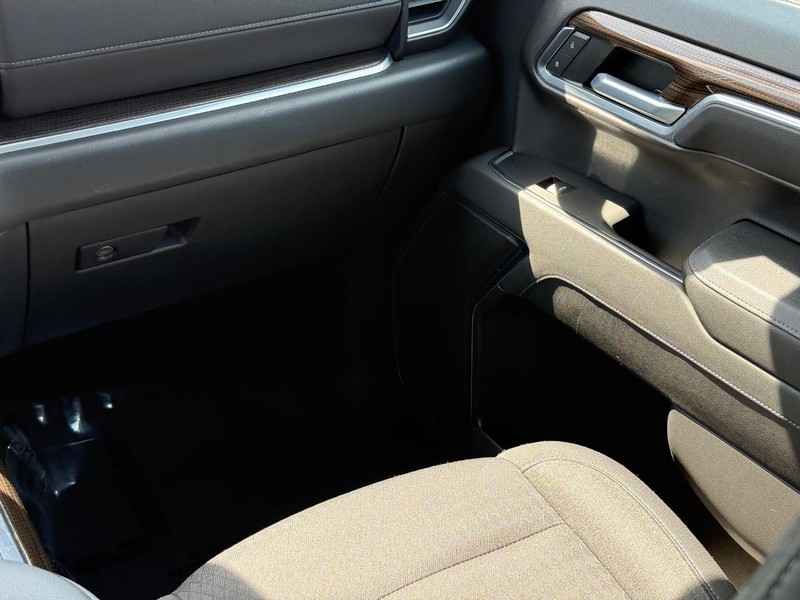 Chevrolet Silverado 1500 Vehicle Full-screen Gallery Image 16