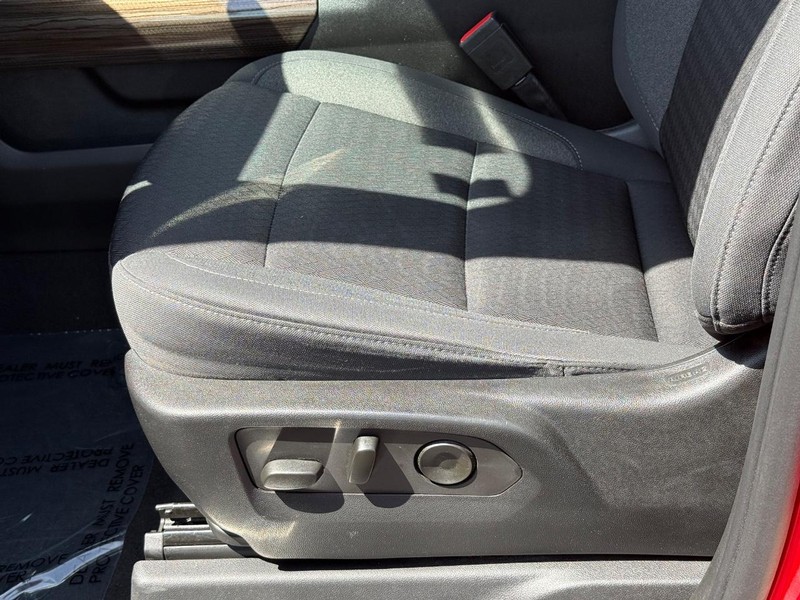 Chevrolet Silverado 1500 Vehicle Full-screen Gallery Image 23