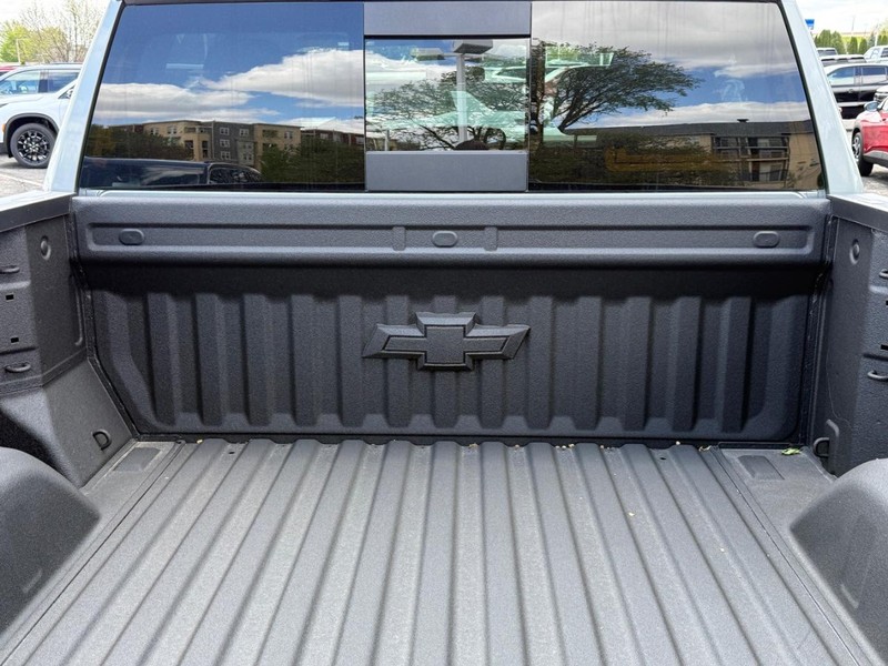 Chevrolet Silverado 1500 Vehicle Full-screen Gallery Image 05