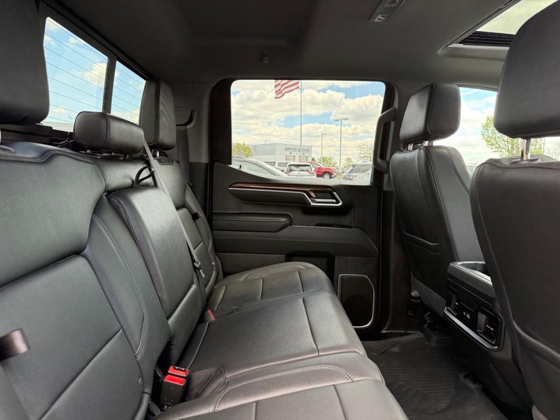 Chevrolet Silverado 1500 Vehicle Full-screen Gallery Image 10