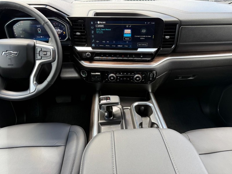 Chevrolet Silverado 1500 Vehicle Full-screen Gallery Image 11