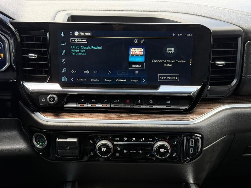 Chevrolet Silverado 1500 Vehicle Full-screen Gallery Image 12