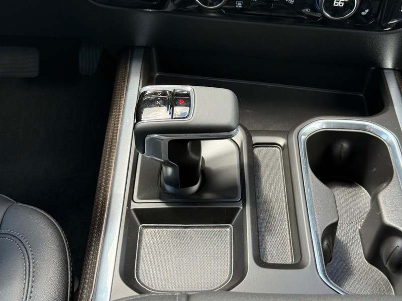 Chevrolet Silverado 1500 Vehicle Full-screen Gallery Image 13