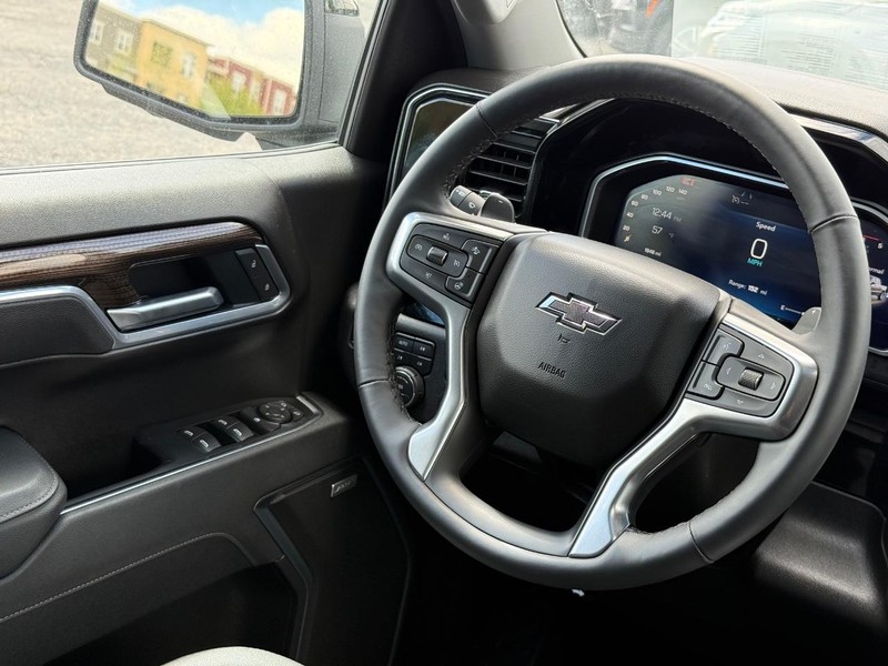 Chevrolet Silverado 1500 Vehicle Full-screen Gallery Image 14