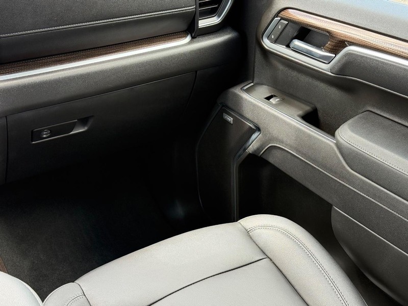 Chevrolet Silverado 1500 Vehicle Full-screen Gallery Image 15