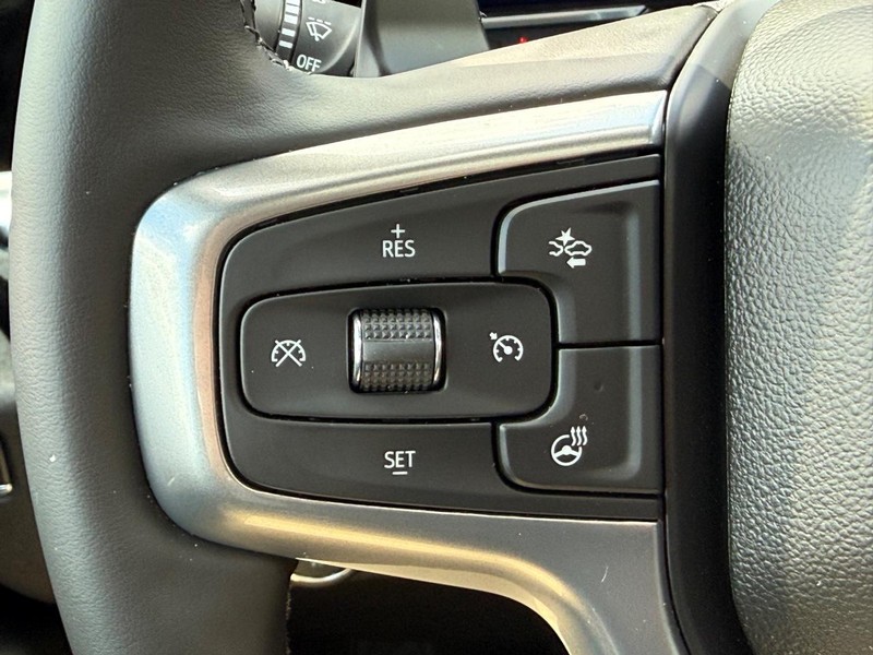 Chevrolet Silverado 1500 Vehicle Full-screen Gallery Image 16