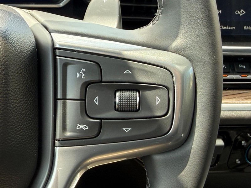Chevrolet Silverado 1500 Vehicle Full-screen Gallery Image 17