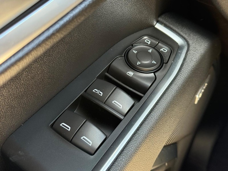 Chevrolet Silverado 1500 Vehicle Full-screen Gallery Image 21